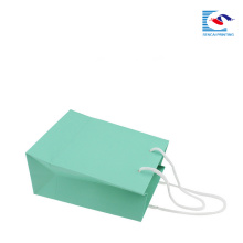 бесплатный образец китайского поставщика одежды упаковка бумажные мешки с веревочными ручками